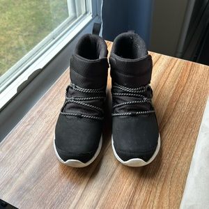 Merrell size 8.5 snow boots